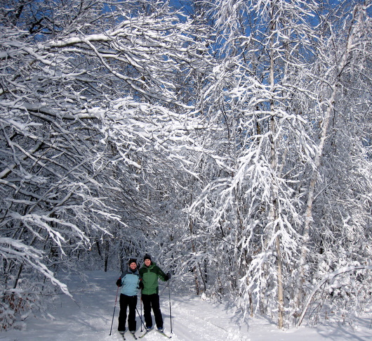 jan30-01 Mark and Pam Redlinger enjoying the snowy conditions on Sukkerbusk.