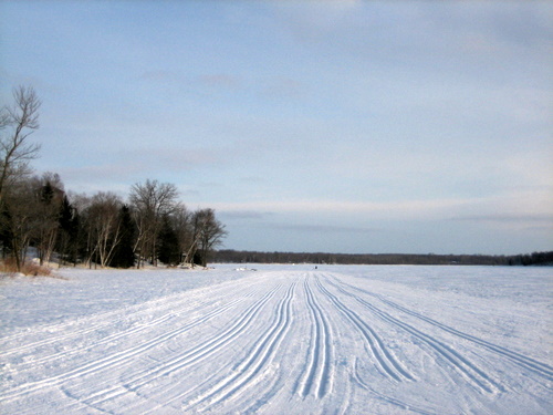 Tracks set on the lake for the Lotvola Cup start late afternoon. If new snow overnight, the tracks will be reset. 