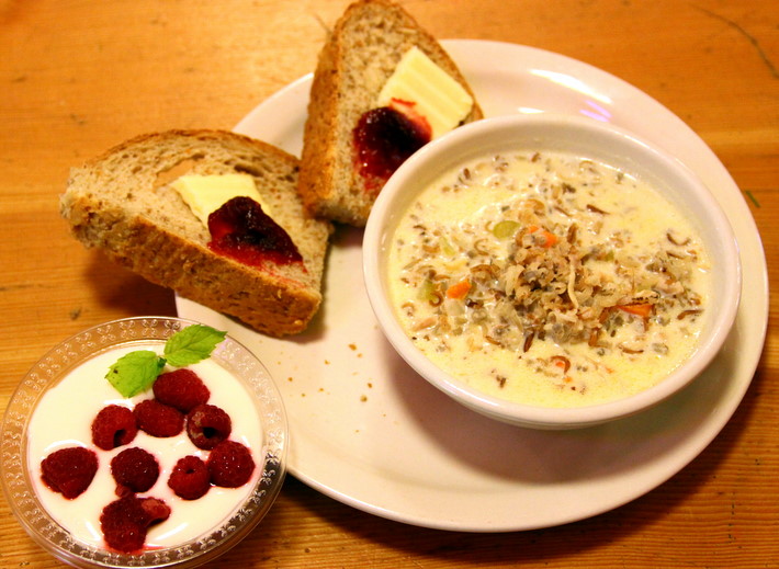 A few of the Maplelag favorites served on Friday including home made cracked wheat bread served with butter from Hope creamery, cream of wild rice soup (local wild rice) and Russian Creme. 