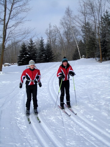 Ski campers finishing up a run around Sukkerbusk