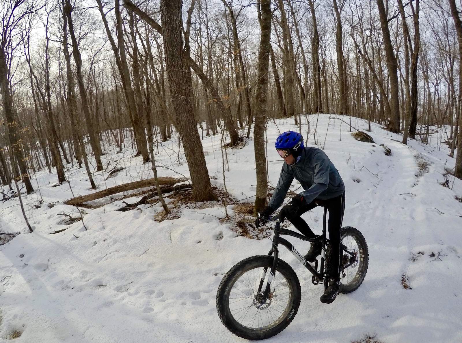 Peder Arneson out for a morning ride on Twin Lakes singletrack. February 24th, 2017.